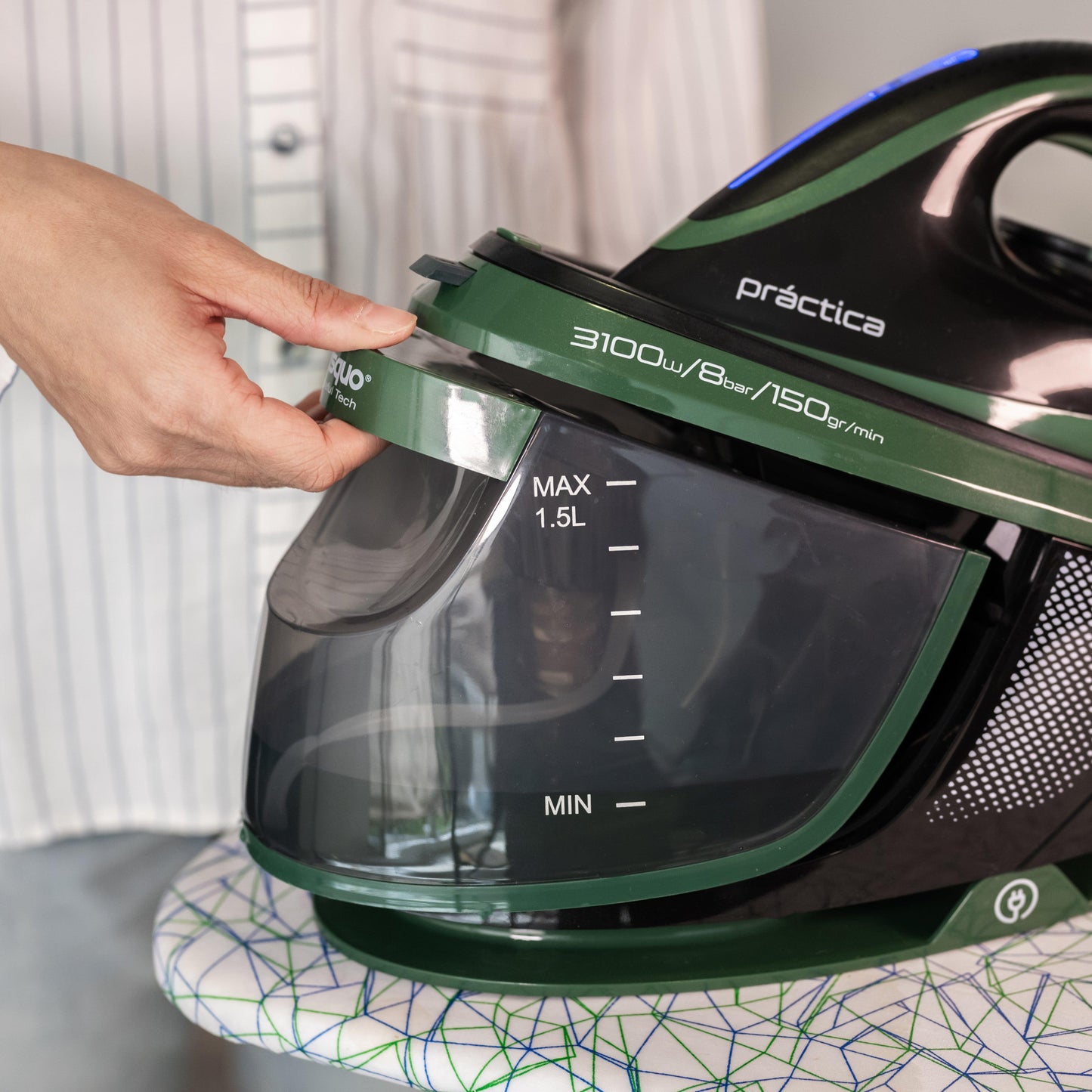 3100W Maxi Vapore Ironing Center - 8 bars of power - Professional and powerful steam iron
