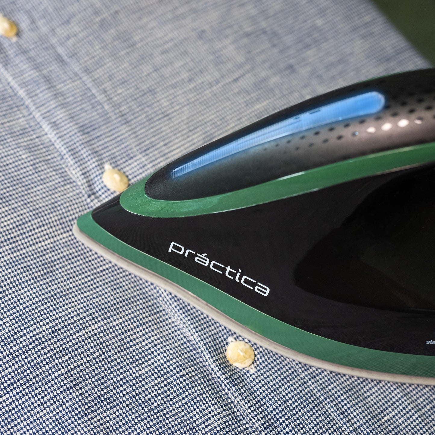 3100W Maxi Vapore Ironing Center - 8 bars of power - Professional and powerful steam iron